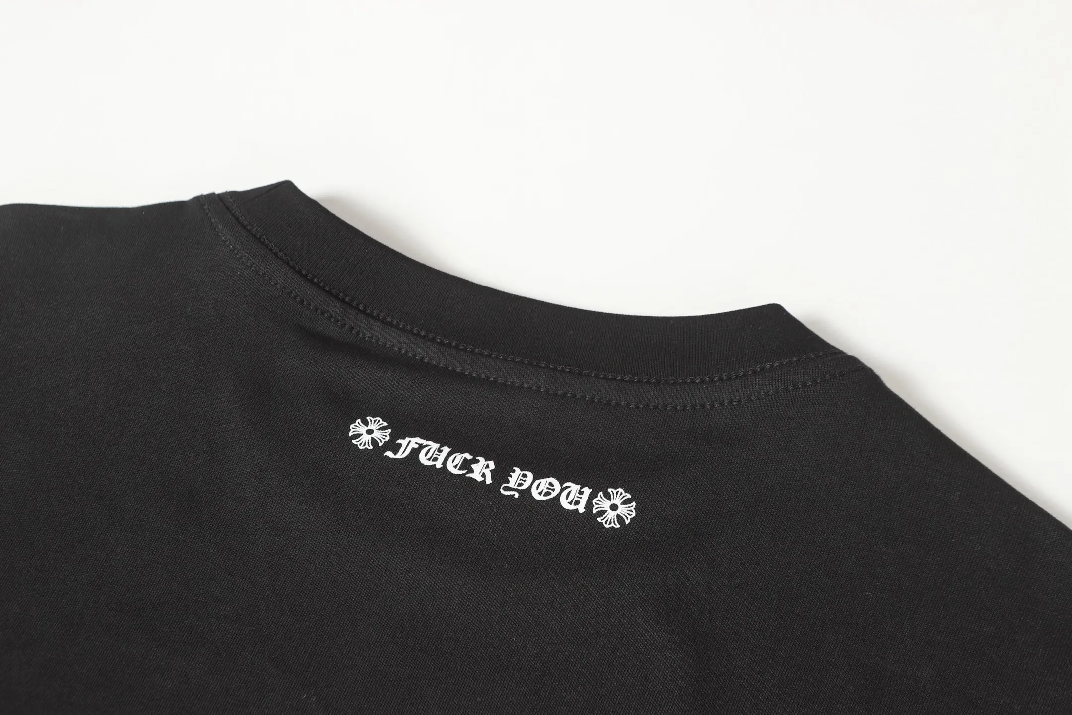 P150 cross-border model, please do not place an order if you pursue perfection -Chrome Hearts/Chrome Hearts 23ss scroll horseshoe Sanskrit printed popular long-sleeved T-shirt -High weight, high density and high quality, soft, delicate and skin-friendly wool, soft and silky to the touch, excellent warmth and skin-friendly properties -Customized weaving and dyeing, no color difference, no matter the fabric or workmanship details, beat the ordinary version on the market -Colour: black white -Size: S M L XL